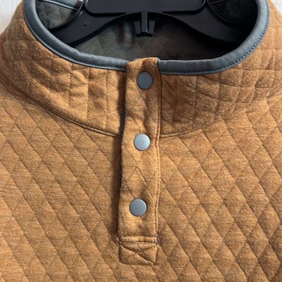 Men’s Reversible Quilted Pullover - Picture 7 of 13
